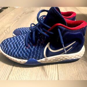 Nike KD Trey 5 VII Basketball Shoe CT1425-402 Youth Sz. 5Y